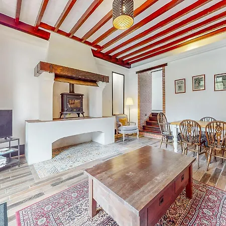 3 Bedroom Awesome Home In Jaulgonne